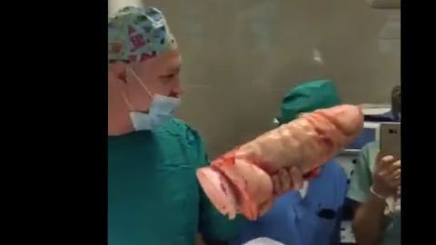 El paciente calificó de poco éticos a los médicos por este video.