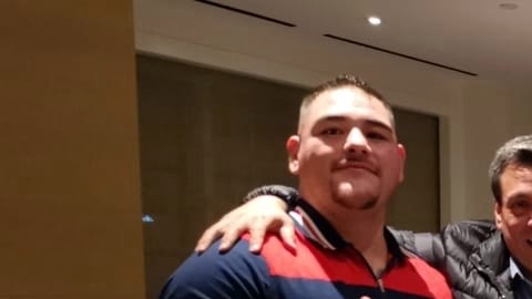 'Canelo' viajó a Arabia Saudita para manifestarle su apoyo a su amigo Andy Ruiz.