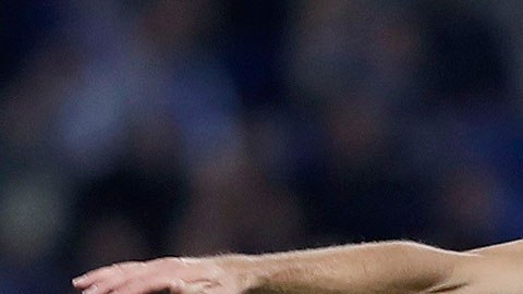 Andrés Guardado tuvo que mirar el partido desde las gradas, debido a que tuvo un partido de suspensión.