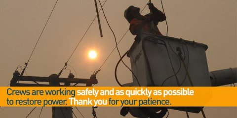 La página de TW de PG&E muestra mensajes al público donde pide paciencia, mientras arregla problemas con el cableado.