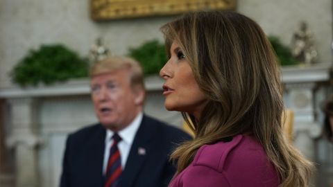 La primera dama Melania Trump confía en muy poca gente.