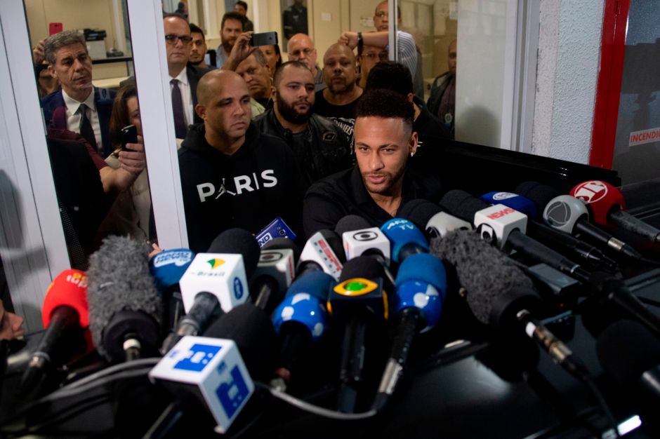 Neymar tras declarar ante la Policía en Río de Janeiro el 6 de junio.