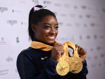 Simone Biles ganó el reconocimiento de AP en la categoría femenil.