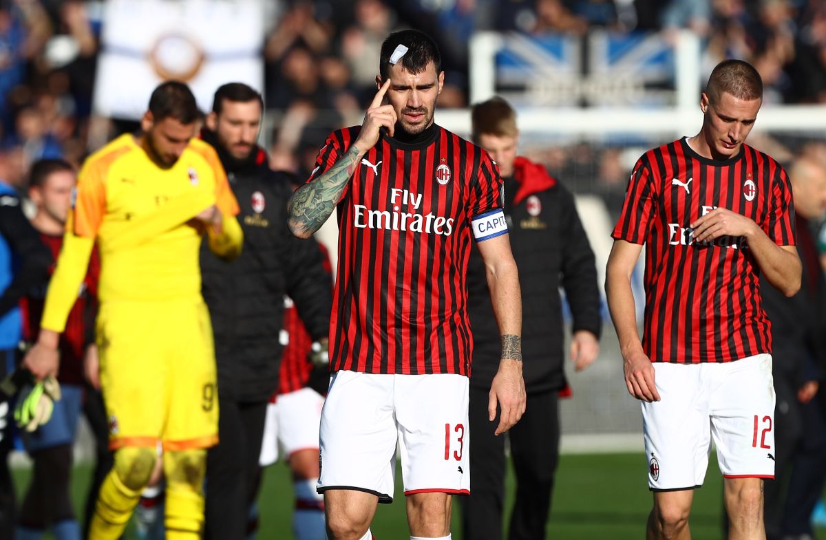 Milan cayó 5-0 ante el Atalanta.