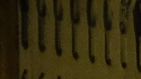 Trabajadores en centro de distribución de Amazon denuncian bajos salarios y mala calidad del aire.