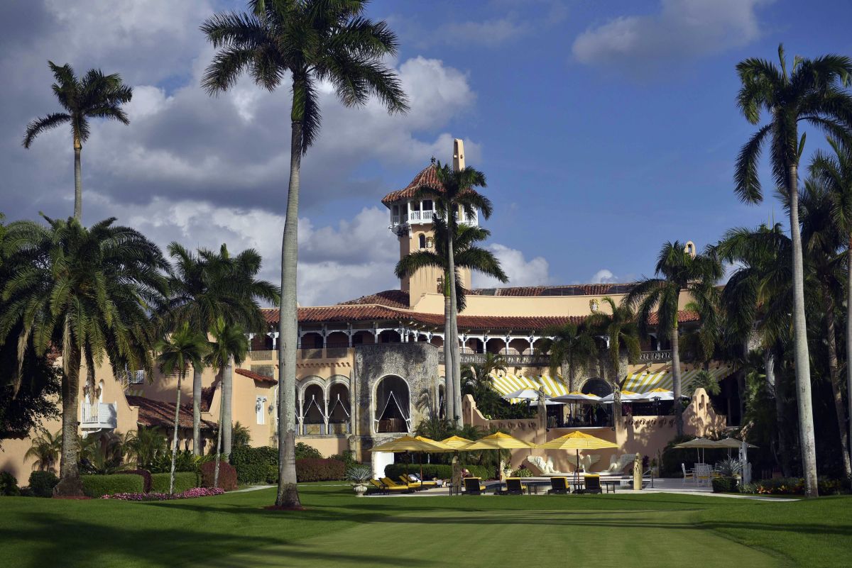 La entrada trasera a Mar-a-Lago, residencia de Trump en Florida.