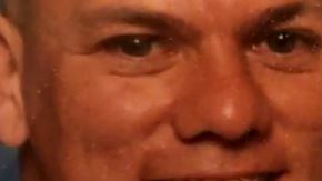 Felipe Gallegos se dedicaba a colgar adornos navideños.