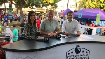 Los comentaristas de Telemundo Deportes, Ana Jurka, Andres Cantor y Manuel Sol, en el evento celebrado este fin de semana en Miami Beach.