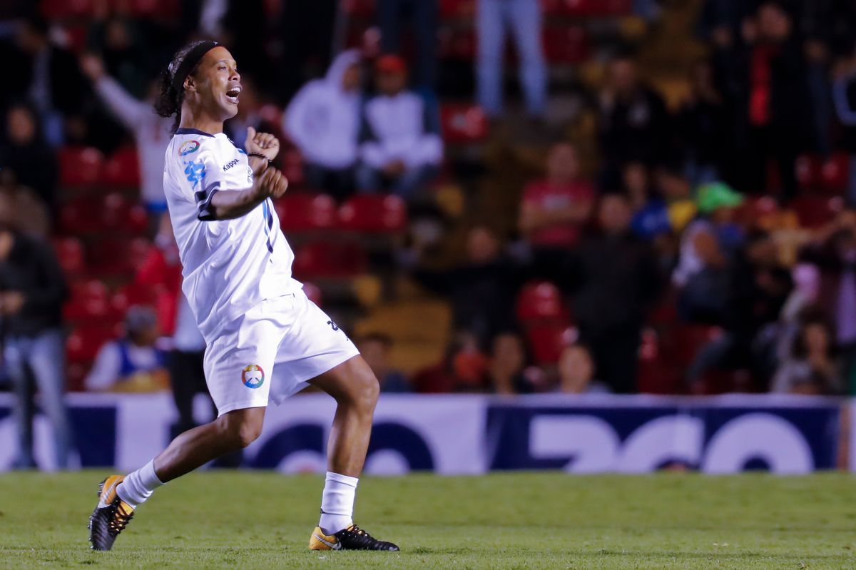 Ronaldinho le pidió a Nacho Ambriz entrenar en las noches ...