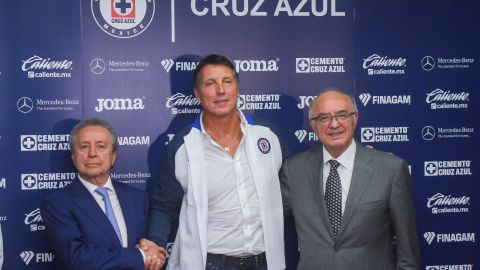 Cruz Azul contrató a Robert Dante Siboldi como DT, ignorando la recomendación de Peláez de fichar a Antonio Mohamed.