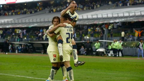 Paul Aguilar festejó con todo el triunfo del América.