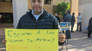 Javier Terrazas es uno de cientos de trabajadores afectados en Anaheim. (Jacqueline García)