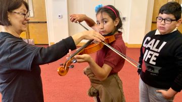 Incorporar el arte y la música en las escuelas públicas, ayudaría mucho a los niños después de la pandemia. (Araceli Martínez/La Opinión).