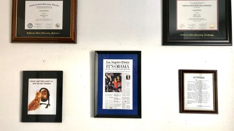 Foto de la portada de LATimes sobre la victoria de Obama en 2008.
