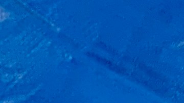 Diana Velducea, muestra un aguachile recién  hecho. (Araceli Martínez/La Opinión).