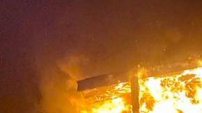 Rescatan a un hombre de incendio en San Bernardino. Otro más fue rescatado en Los Feliz, Los Ángeles