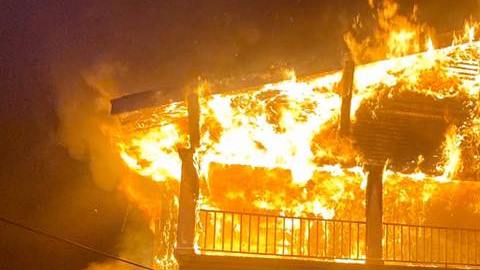 Rescatan a un hombre de incendio en San Bernardino. Otro más fue rescatado en Los Feliz, Los Ángeles