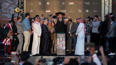 Andy Ruiz compartió en redes el momento en el que el príncipe de Arabia Saudita probó los tacos de su chef.