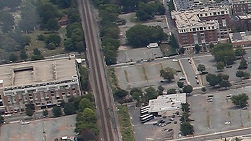 David Tepper espera apoyarse en la fuerte población hispana de la ciudad.