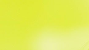 La mujer, en tono de broma, regañó a los niños diciéndoles por qué no habían pedido nada para ella.