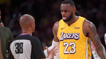 LeBron aprovechó que los Lakers no juegan hasta el miércoles en la noche para irse de fiesta.