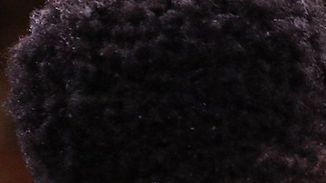 Chávez Jr. felicita a Jacobs antes de una lluvia de proyectiles.