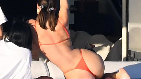 Photo © 2019 Mega/The Grosby Group
Spain: Lagencia Grosby
*EXCLUSIVE*
Miami Beach, December 06, 2019.
Kendall Jenner is the center of attention in a barely there bikini with friends on David Grutman's Yacht in Miami.