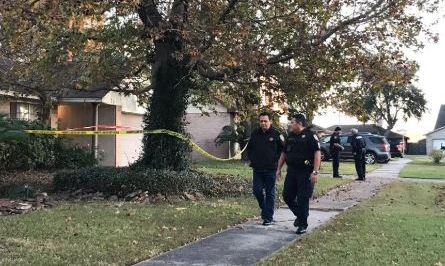 El bebé murió en la escena.