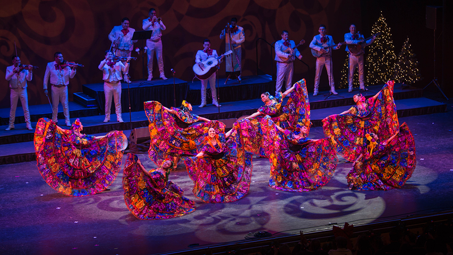 En 'Nochebuena: Christmas Eve in México', el mariachi y el ballet folclórico tienen la misma importancia sobre el escenario. Foto: Cortesía