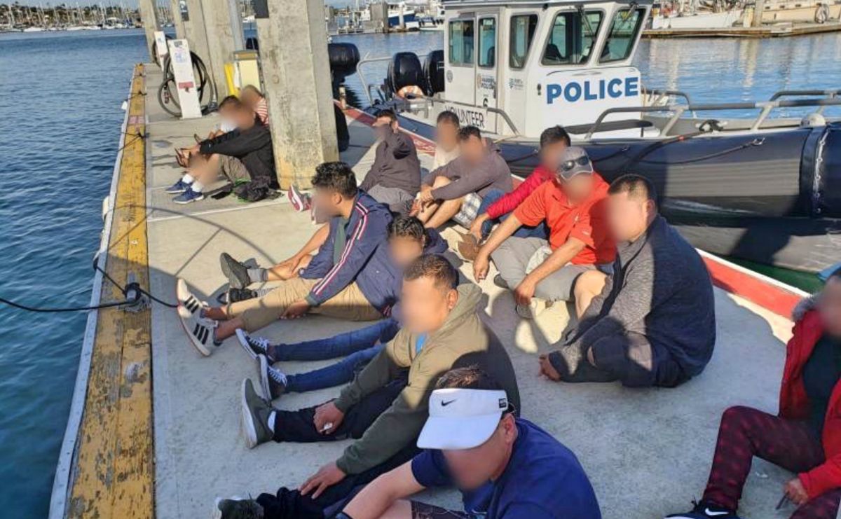 Detenidos en la panga de Point Loma.