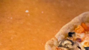 Pizza Hut dijo que no creía que el hombre hubiera cumplido su amenaza de escupir en la comida.