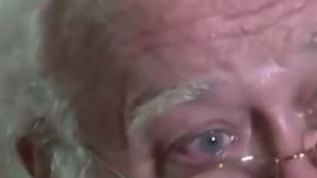 Aunque dudó seguir con su tradición, optó por regalarle felicidad a más niños.