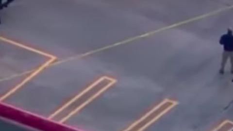 El auto fue hallado en el techo del estacionamiento.