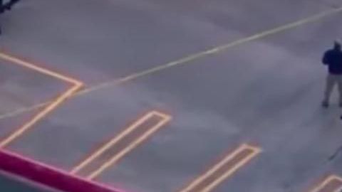 El auto fue hallado en el techo del estacionamiento.
