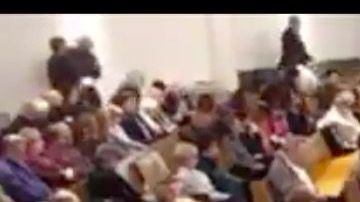 El sujeto armado estaba al fondo.