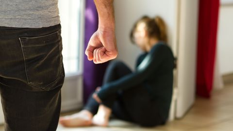 La menor confesó a las autoridades de la escuela que su padrastro había abusado de ella.