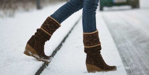 Botas antirresbalantes para mujer.