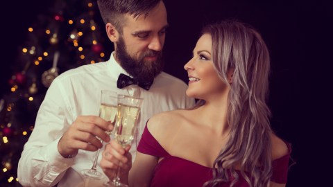 Atrévete a probar cosas diferentes para atraer al amor en estas fechas.