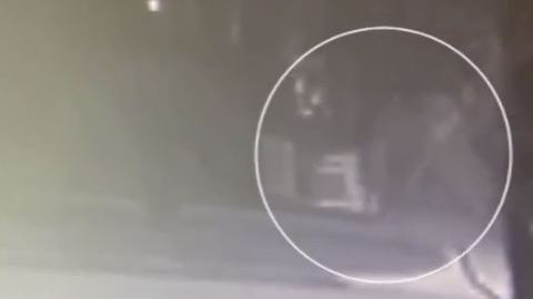 El sospechoso le descargó la pistola al oficial.