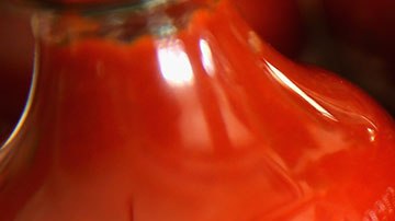 La recomendación es no abrir las botellas que se sienten hinchadas.