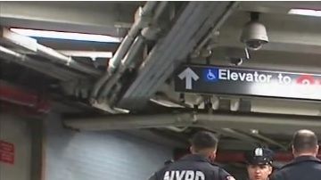 NYPD en el estación Fulton St