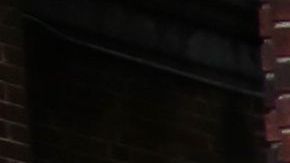 Agentes policiales arriban a la escena del tiroteo en Jersey City.