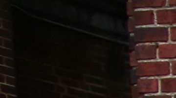 Agentes policiales arriban a la escena del tiroteo en Jersey City.