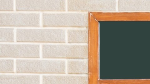 Aunque estén cerradas, el aire frío se puede filtrar por tus puertas y ventanas.