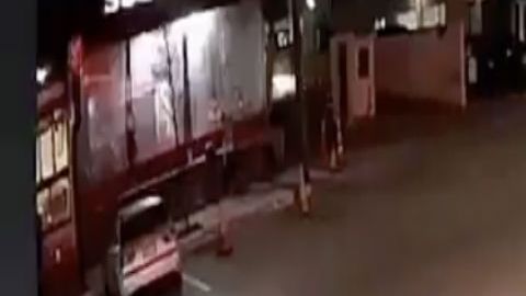 VIDEO: Sicario del narco mata a balazos a dos expolicías afuera de taquería