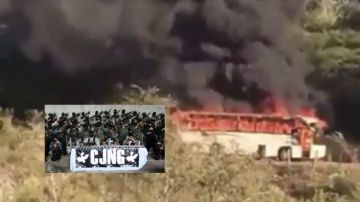 VIDEOS: CJNG balea casas y quema autobús en nuevo intento por avanzar en Michoacán