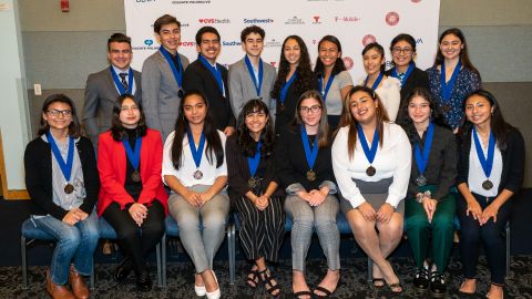 Jóvenes latinos de la región de Los Ángeles recibieron becas por parte de HHF. (Suministrada)