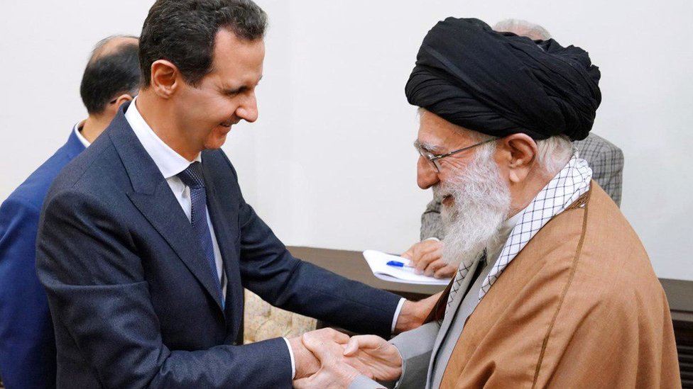En la imagen, el presidente sirio y el líder religioso de Irán.