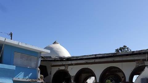 Vista general de la parroquia Inmaculada Concepción, destruida casi en su totalidad tras el sismo registrado este martes, en Guayanilla (Puerto Rico)