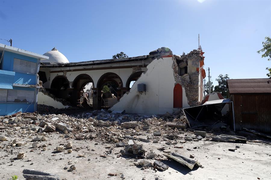  Vista general de la parroquia Inmaculada Concepción, destruida casi en su totalidad tras el sismo registrado este martes, en Guayanilla (Puerto Rico)